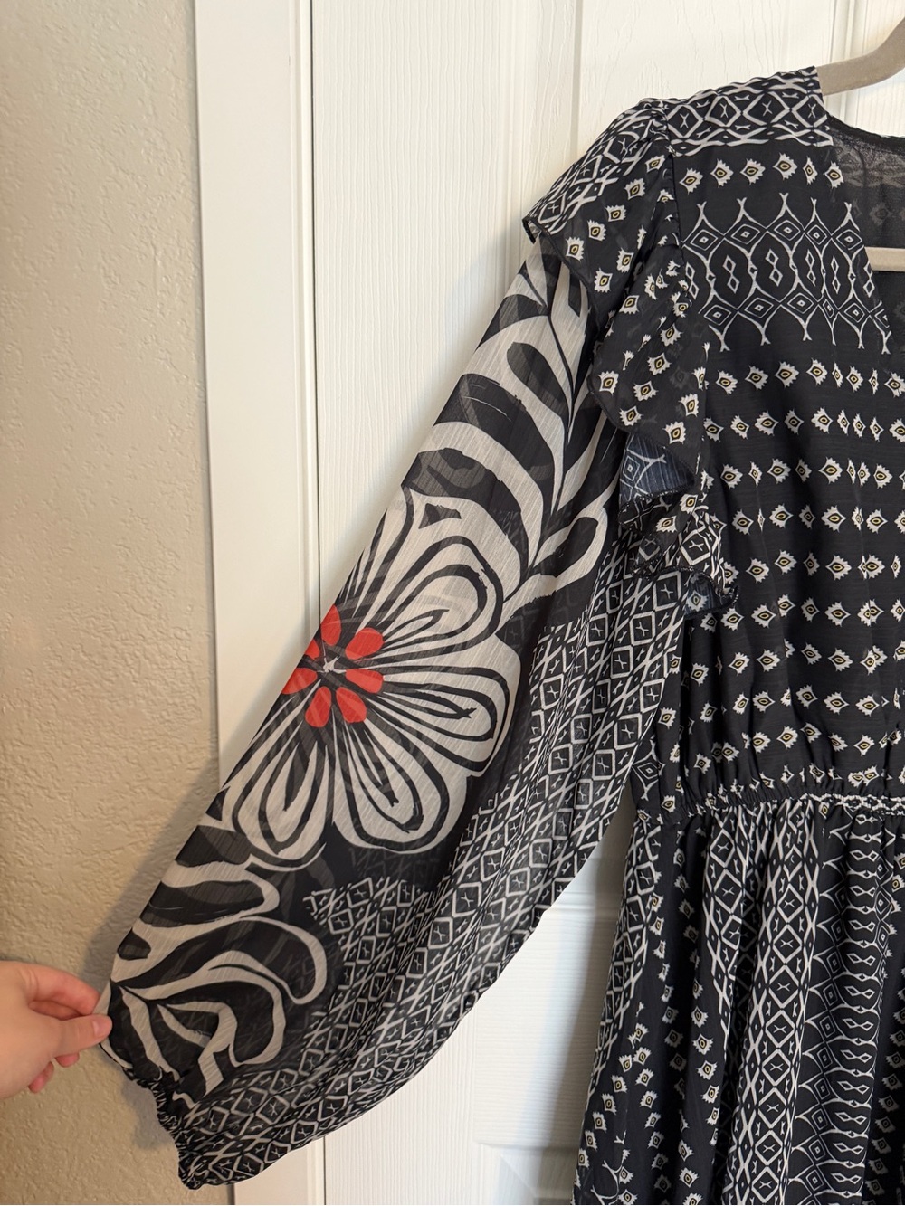See and Be Seen Boho Mixed Geometric Print Sheer Sleeve Maxi Dress Size M - Picture 4 of 10